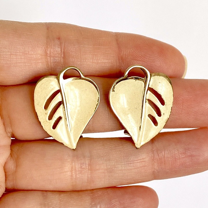 c1940s Leaf Cream Enamel Gold Tone Patented Fancy Clip On Earrings 4.4g