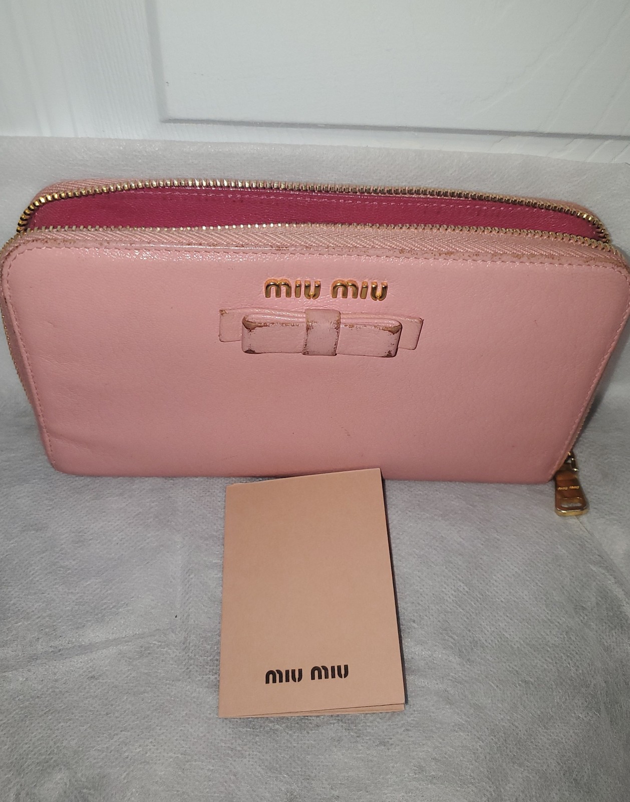 MIU MIU AUTH. LEATHER ALL ZIPPED AROUND WALLET With Card