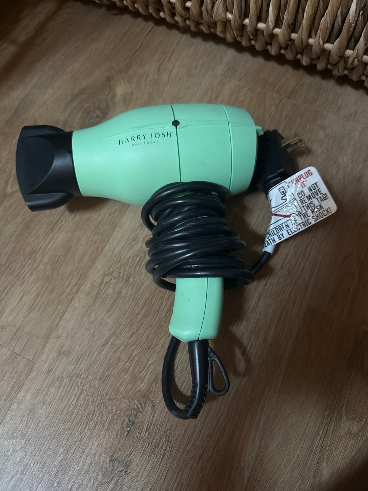 Harry Josh Blowdryer