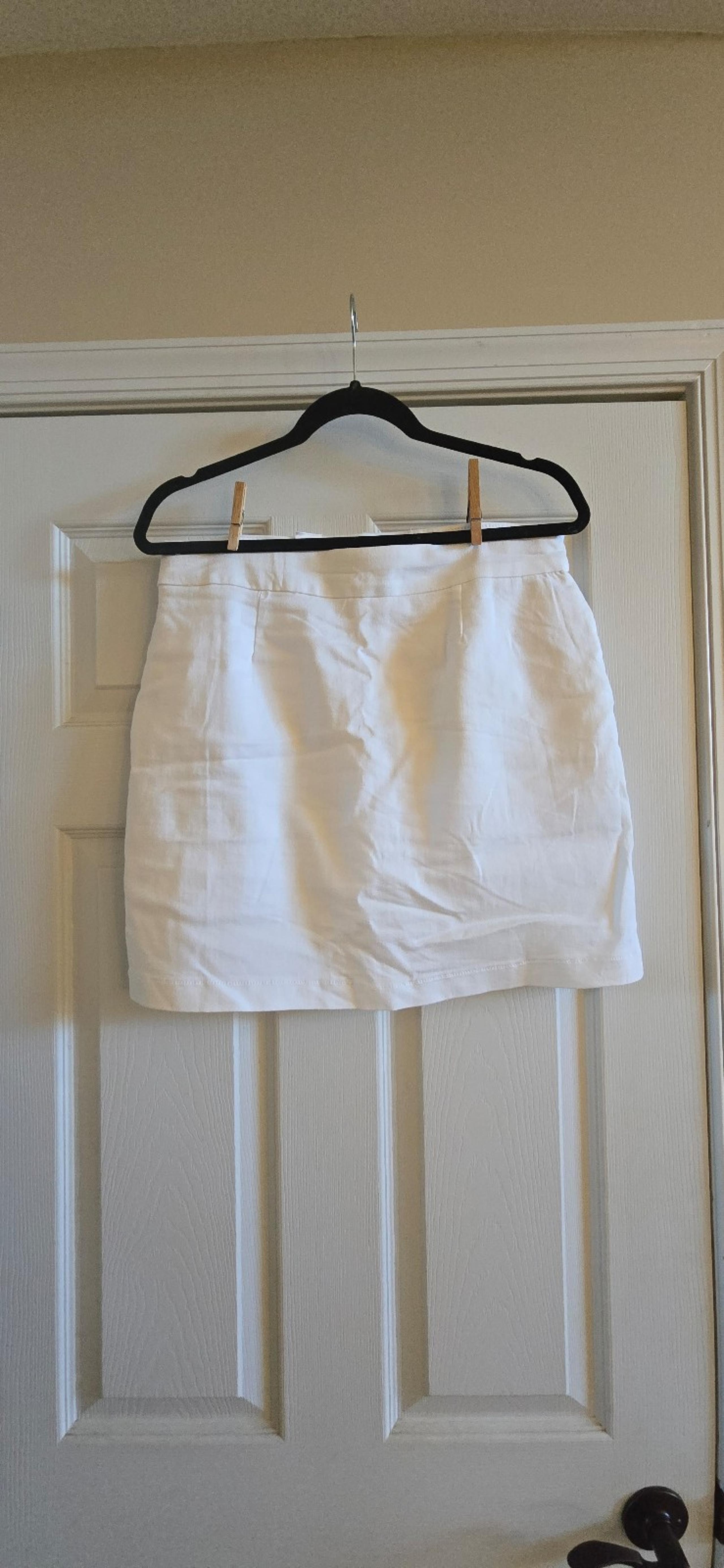 Medium women skort croft & barrow brand, white color #53
