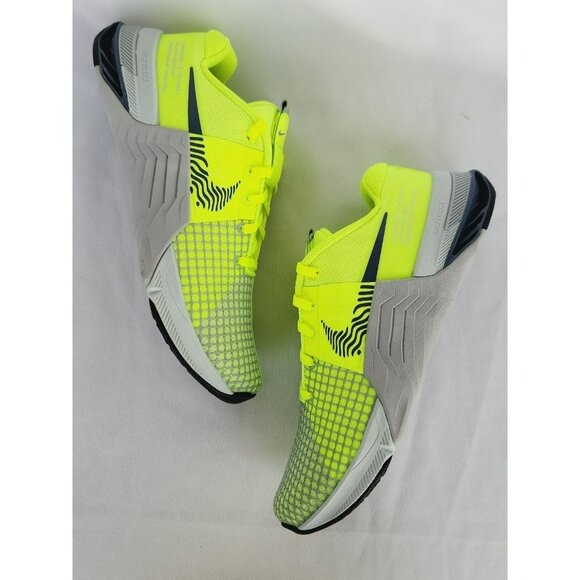 * 9 WOMEN'S NIKE METCON 8 VOLT / BLACK DO9328-700