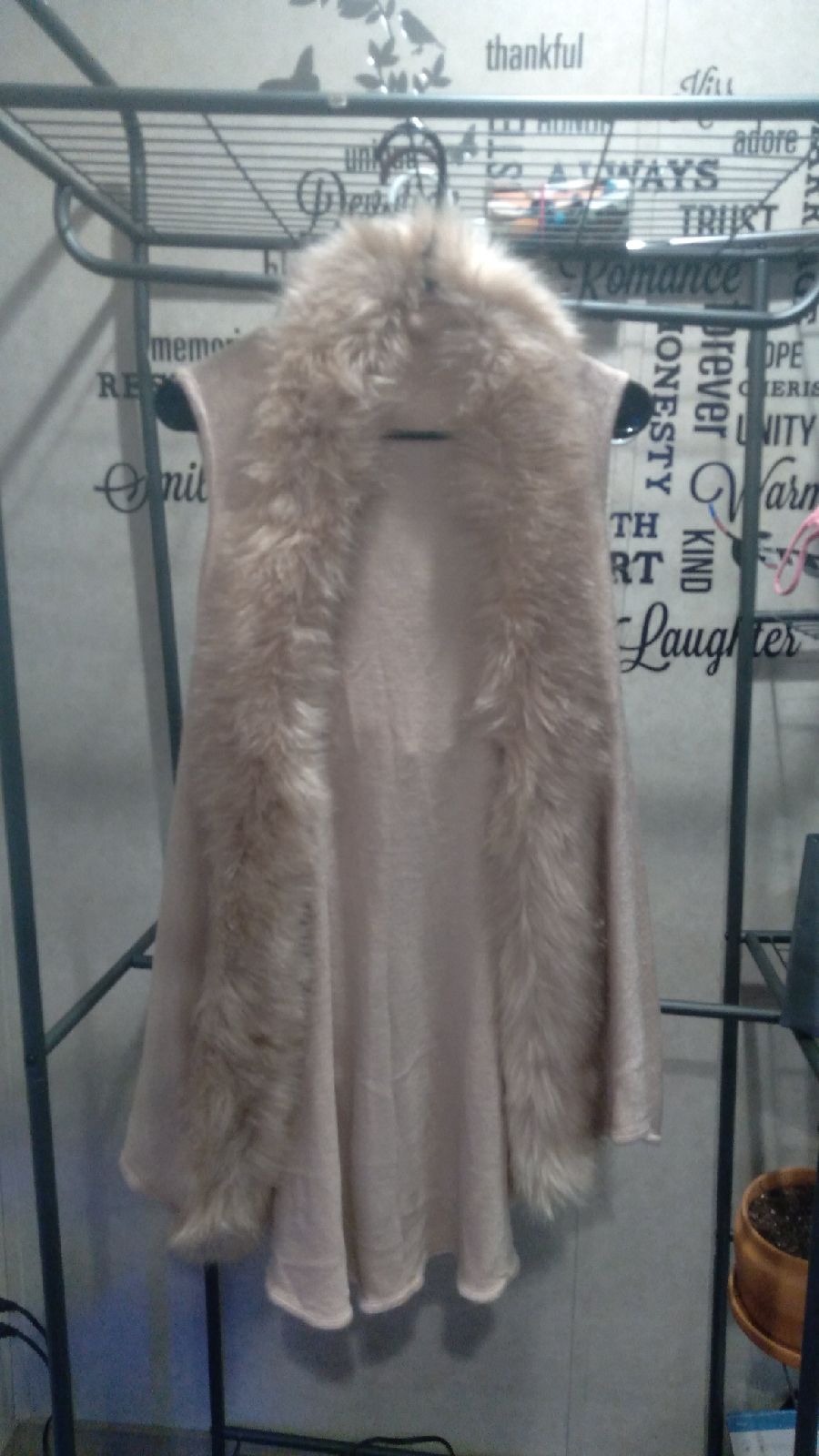 Faux Fur collared sleeveless cardigan
