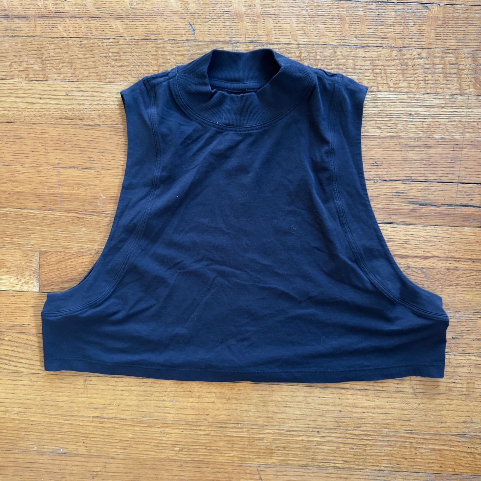 Lululemon Sleeveless Mock Neck Crop Top Athletic Tank Activewear Top