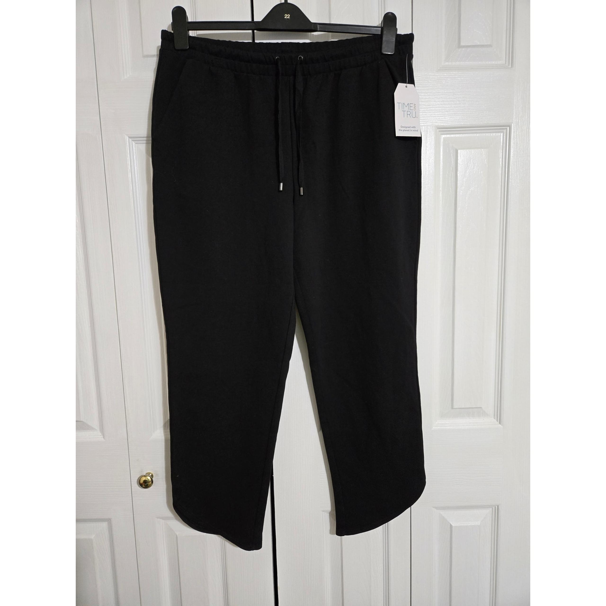 Time and tru large women's black cropped sweatpants new with tags