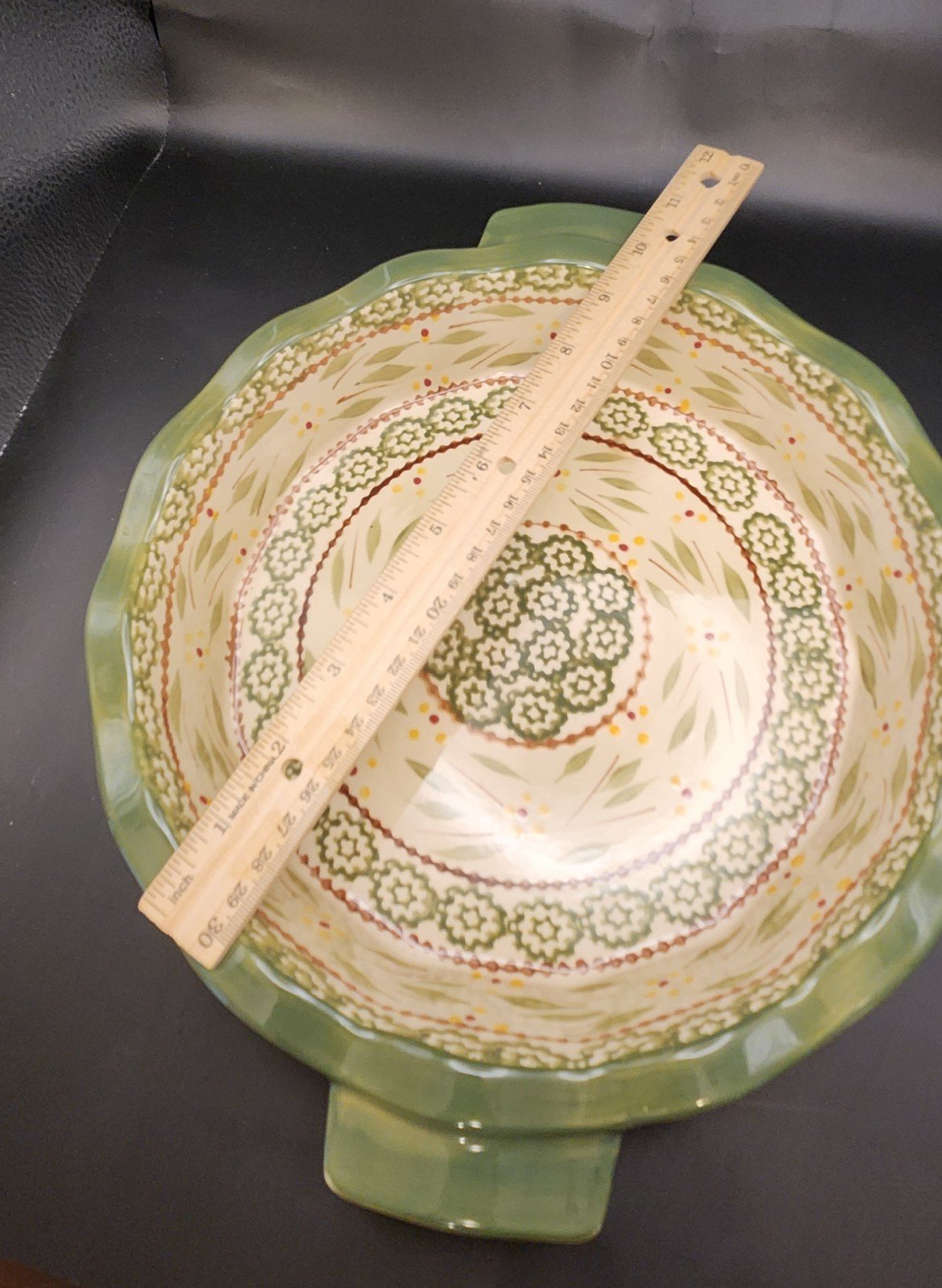 Temp-tations casserole dish - detail