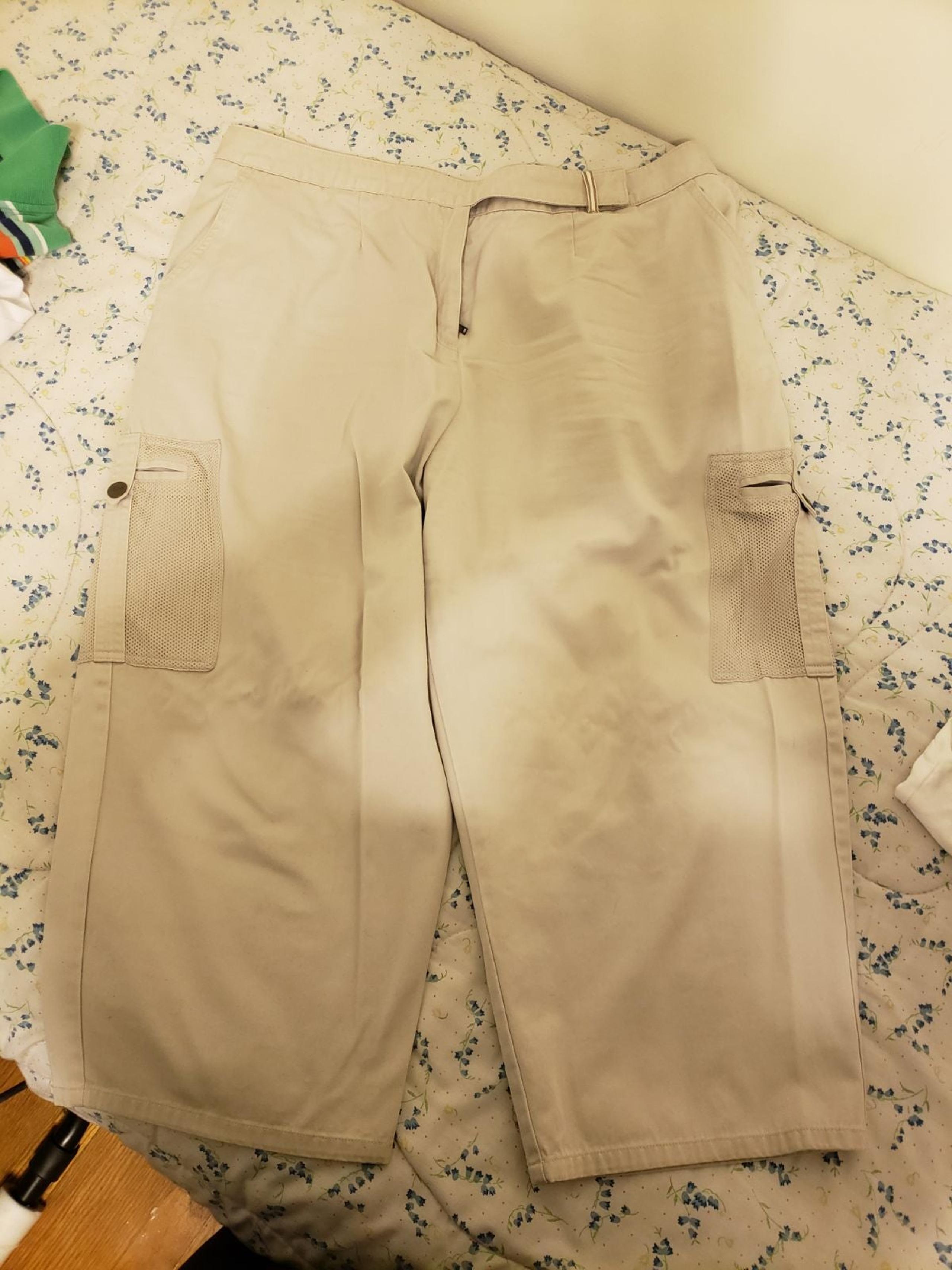 "IZOD" woman khaki capris