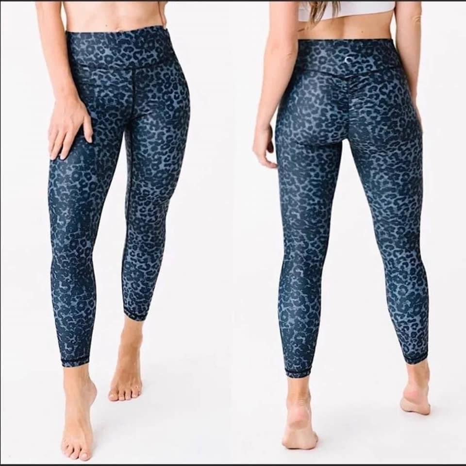 Zyia Stone Leopard Scrunchy Light and Luxe Leggings-4