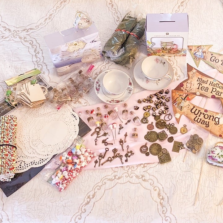 Alice In Wonderland Theme Decor Lot Drink Me Vials Tea Cups Clocks Garden Party