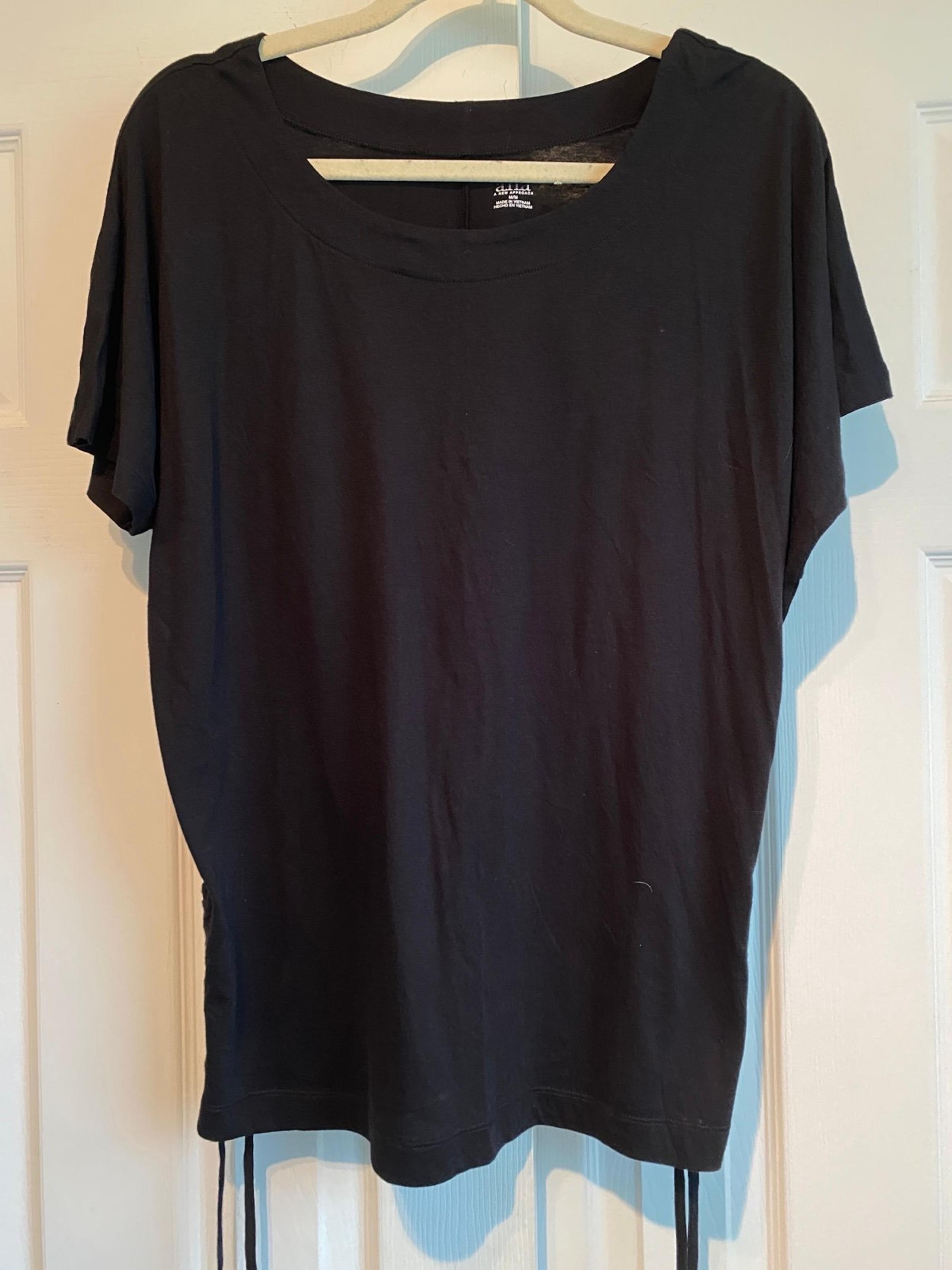 Women’s a.n.a A New Approach Solid Black Top/T-Shirt - Size Medium