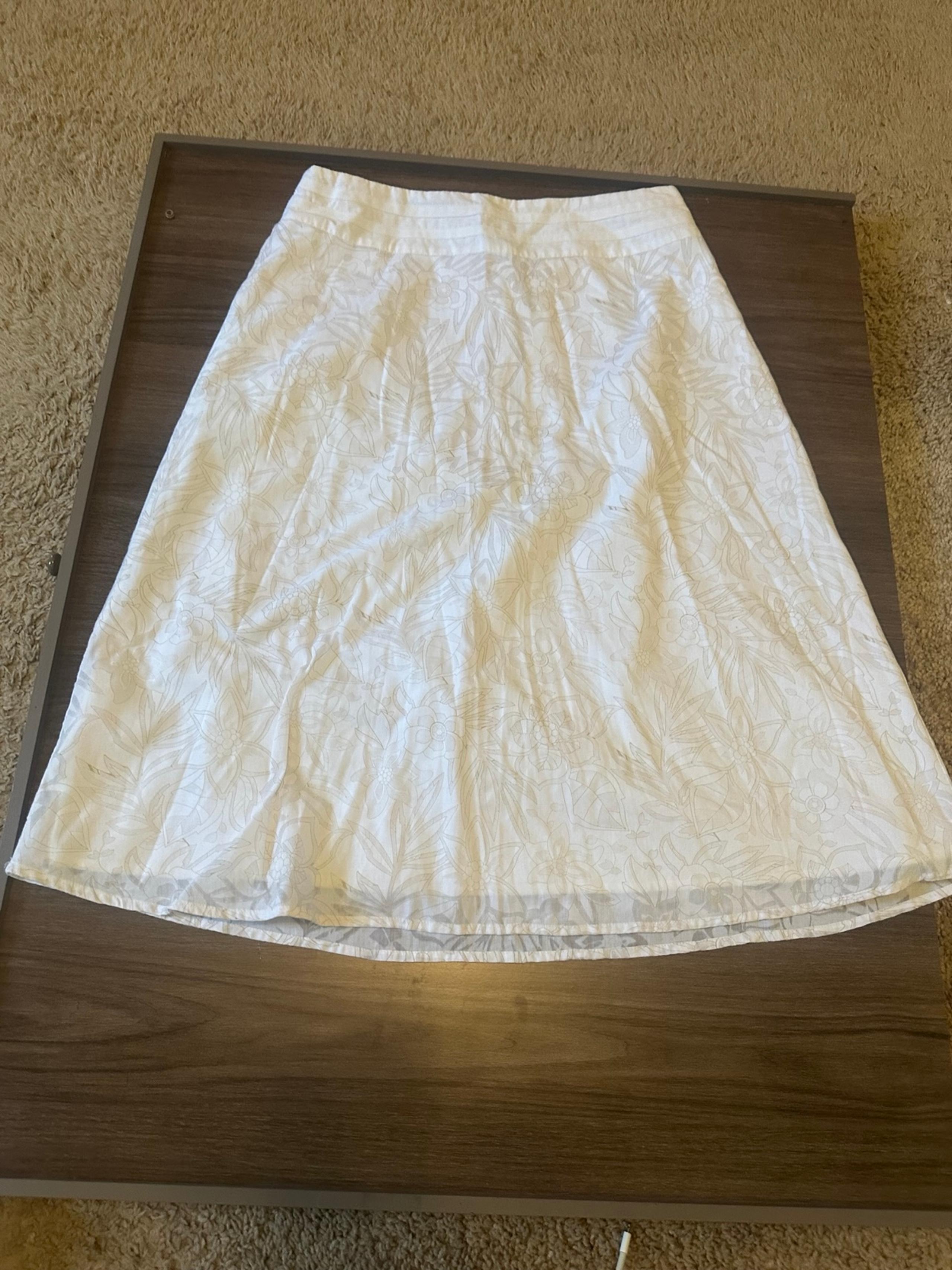 Croft & Barrow Skirt Size 10 White Beige Floral Lined A-Line (M207)