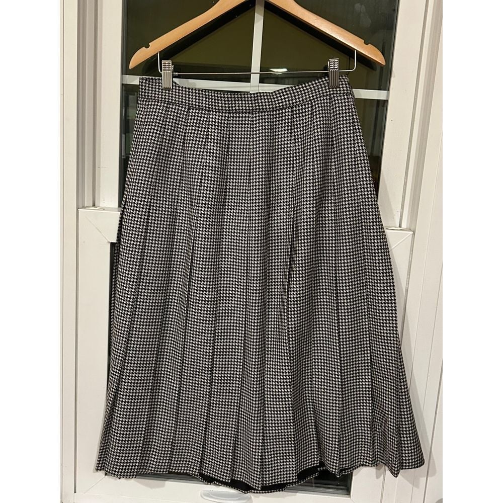 Vtg Pleated 100% Wool Talbots Women's White and Black Houndstooth Skirt USA 14