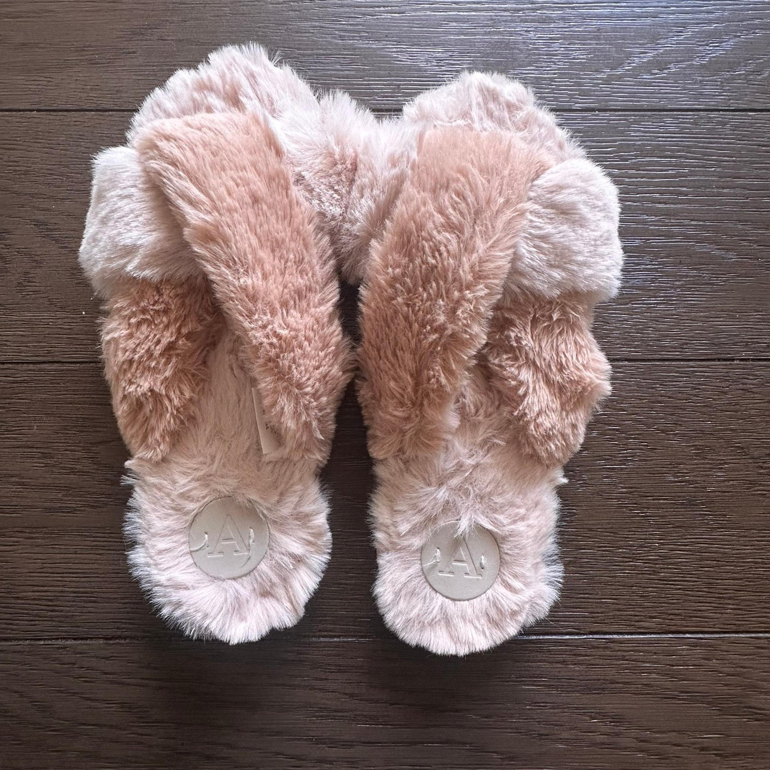 Anthropologie Lexie Slippers Tan/light pink Plush Faux Fur M/L