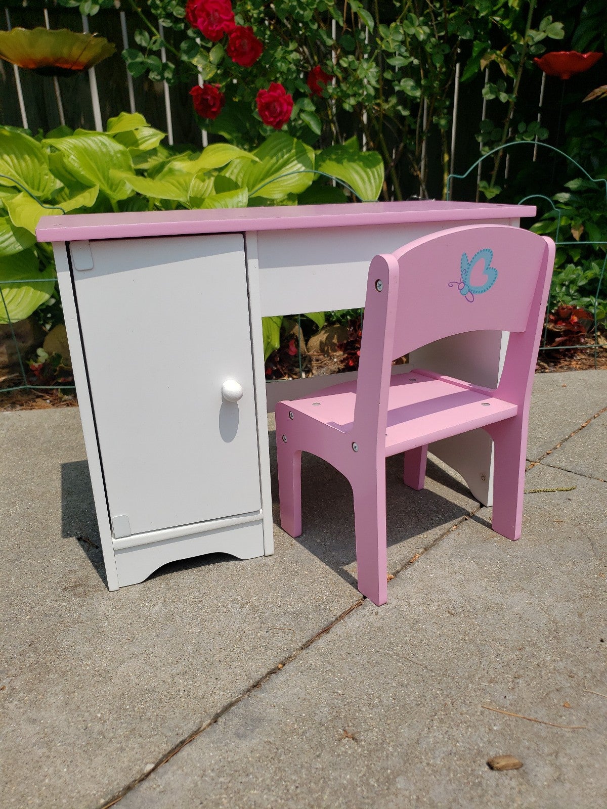 Doll desk used for American Girl dolls (18 dolls)