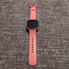 Fitbit versa 4 no Charger