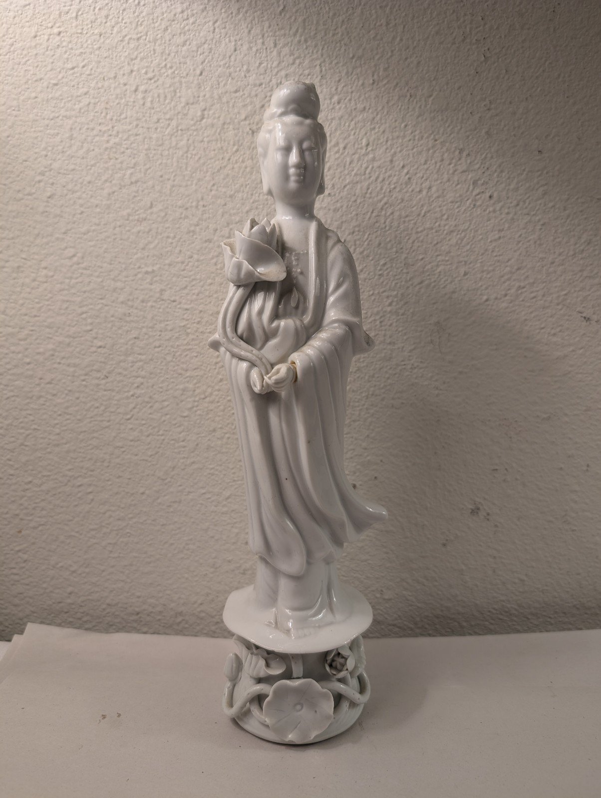 Vintage Chinese 10.5 Porcelain Guan Yin Kwan Yin Lotus Lady Statue