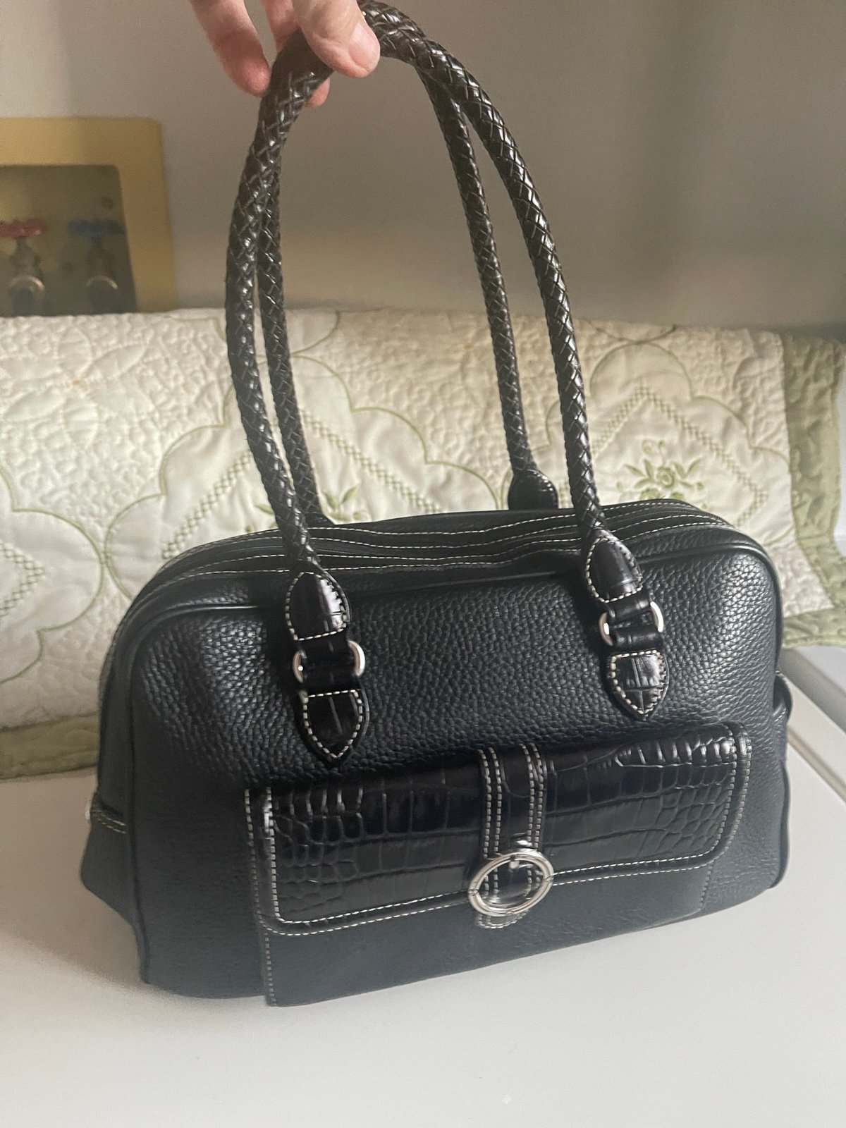 Vtg Brighton Mid size.Black double braided handle. Leather, beautiful.