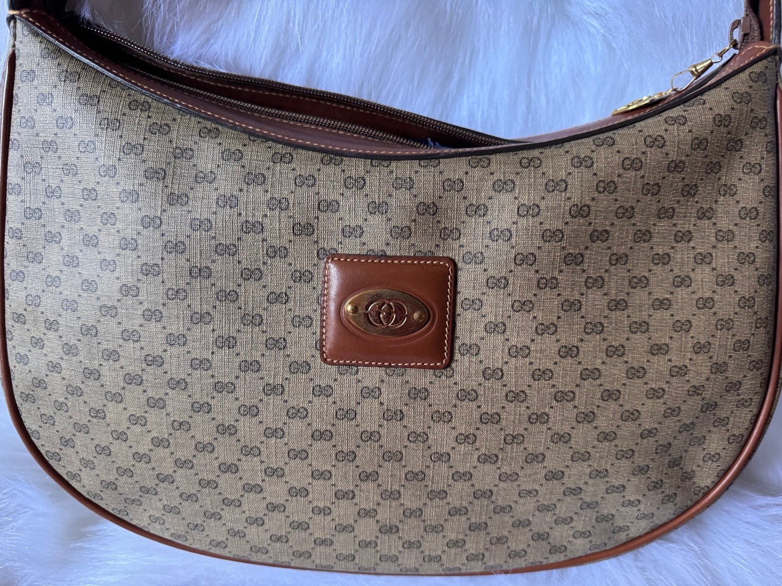 Gucci sling bag
