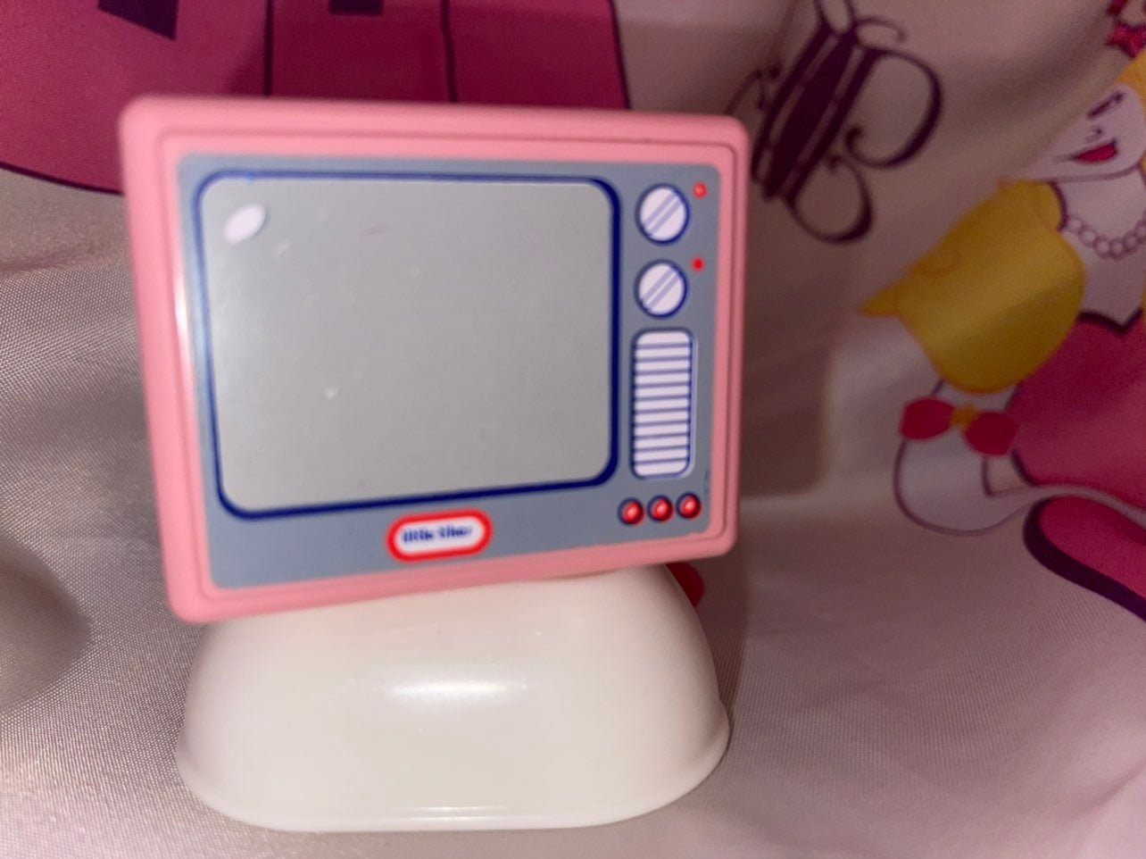Little Tikes grand mansion TV excellent shape! Doll