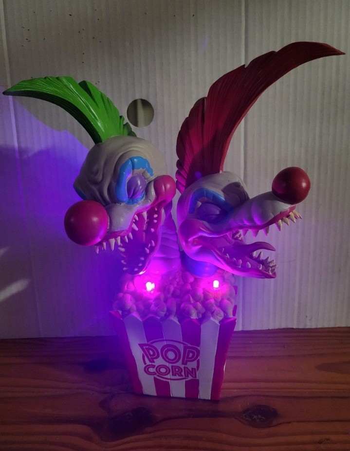 KILLER KLOWNS FROM OUTER SPACE LIGHT UP STATUE