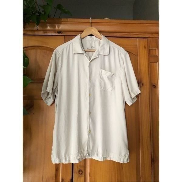 Men s Tommy Bahama Silk cream colored short sleeve shirt SZ L