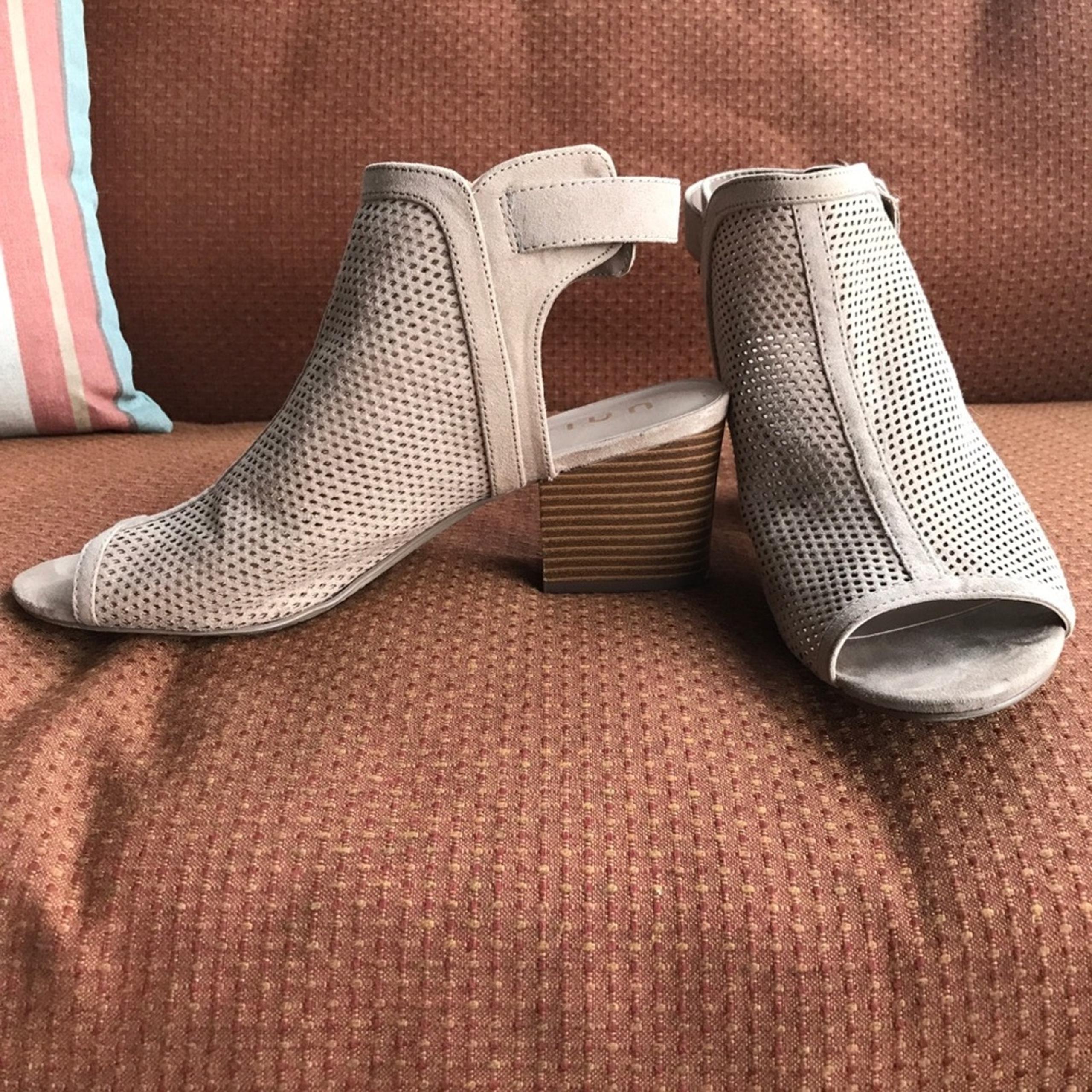 Women’s Unisa Peep-Toe Slingback Heels Shoes - Size 10