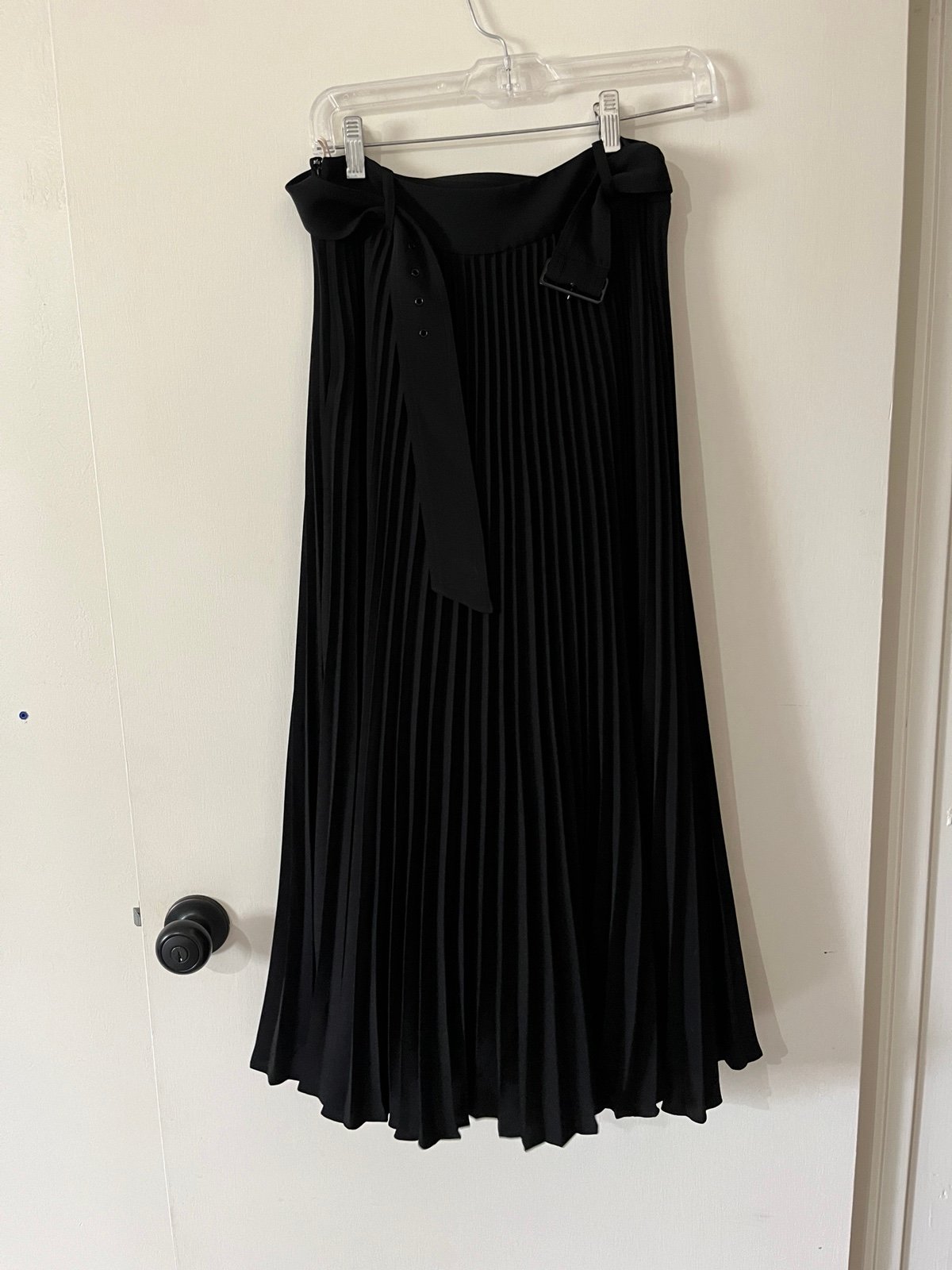 Wilfred Aritzia black pleated midi skirt size 4