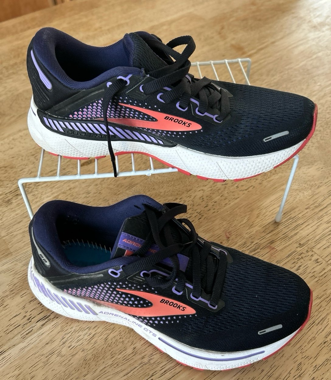 Brooks for women, Size 6, Color Navy Blue shoes.