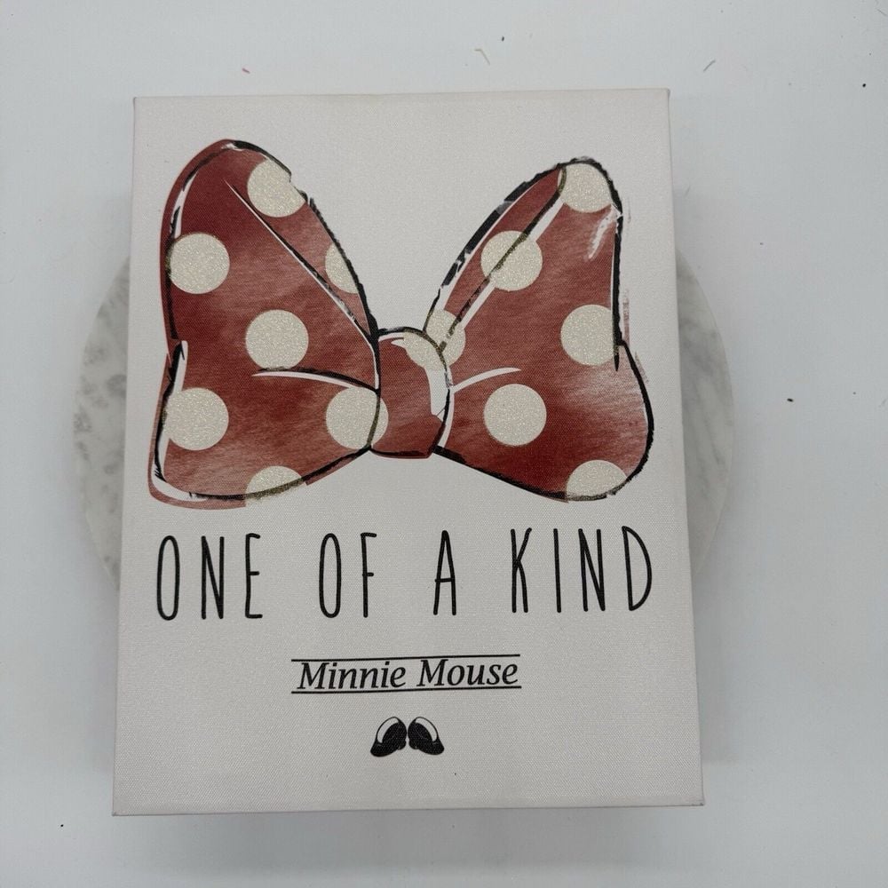 Minnie Mouse | One Of A Kind 4 Canvas Print