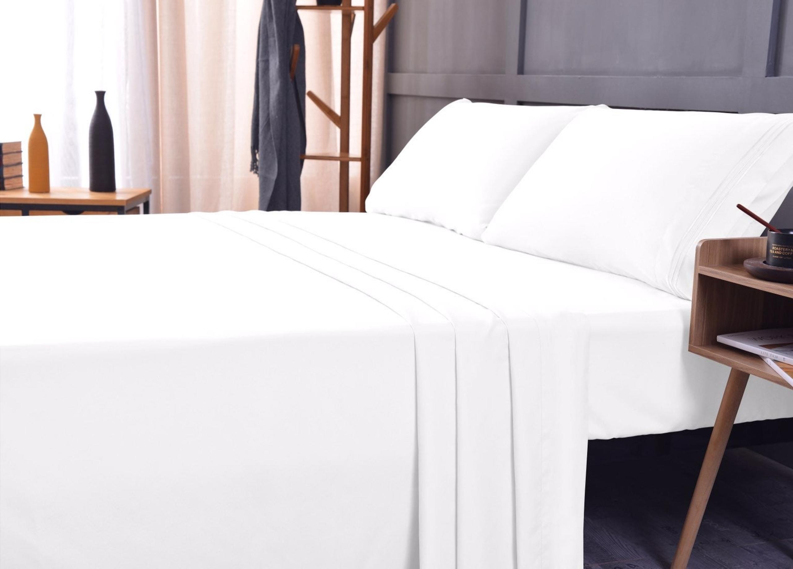 QUEEN & WHITE BAMBOO BED SHEET SET