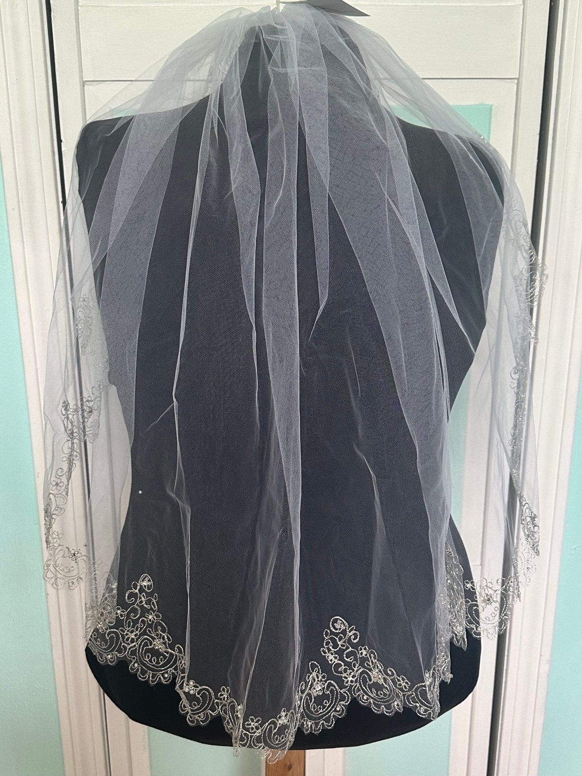 White silver thread lace design 30” wedding bridal veil elbow length NWT