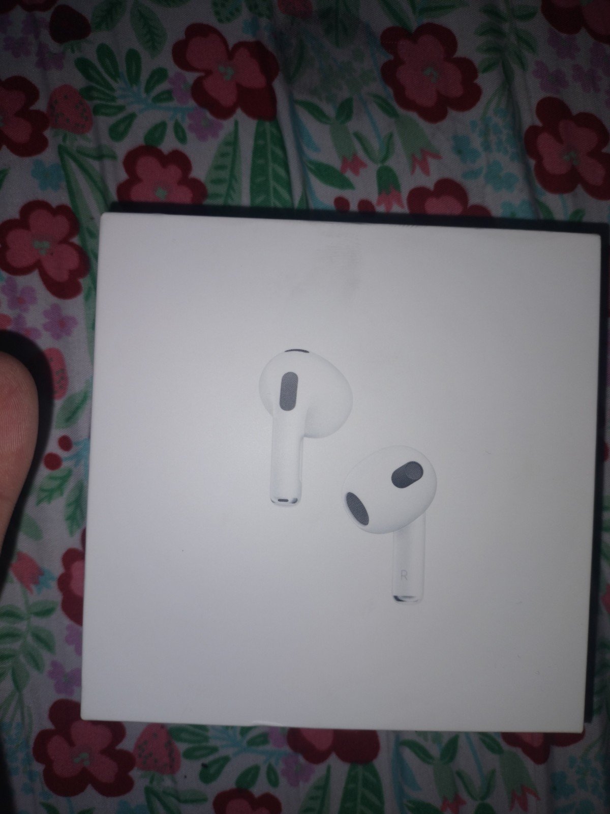 3rd generation apple airpods never used