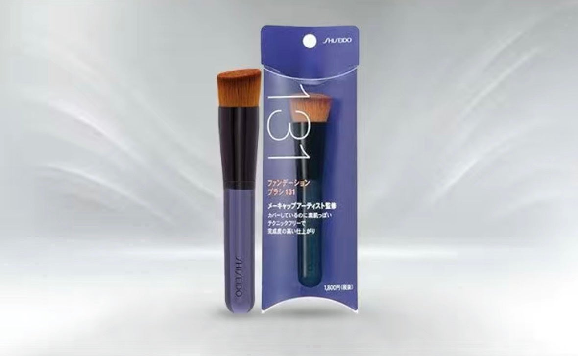 Professional Perfect Foundation Makeup Beauty Brush #131 by Shiseido Professional Perfect Foundation Makeup Beauty Brush #131 by Shiseido