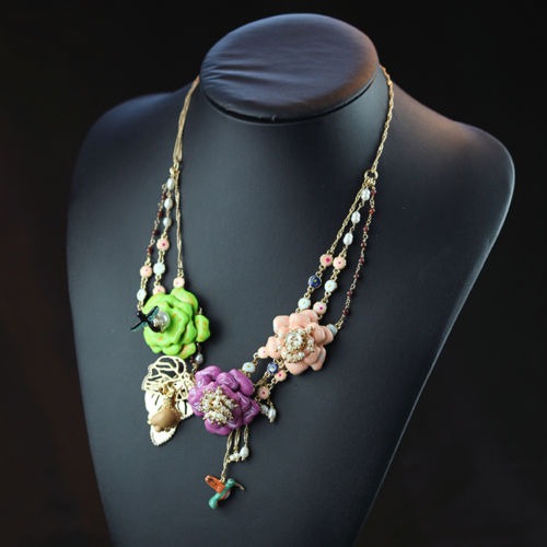 Les Nereides Voluptueuse Et Vaporeuse Hummingbird, Snail And Flower Necklace