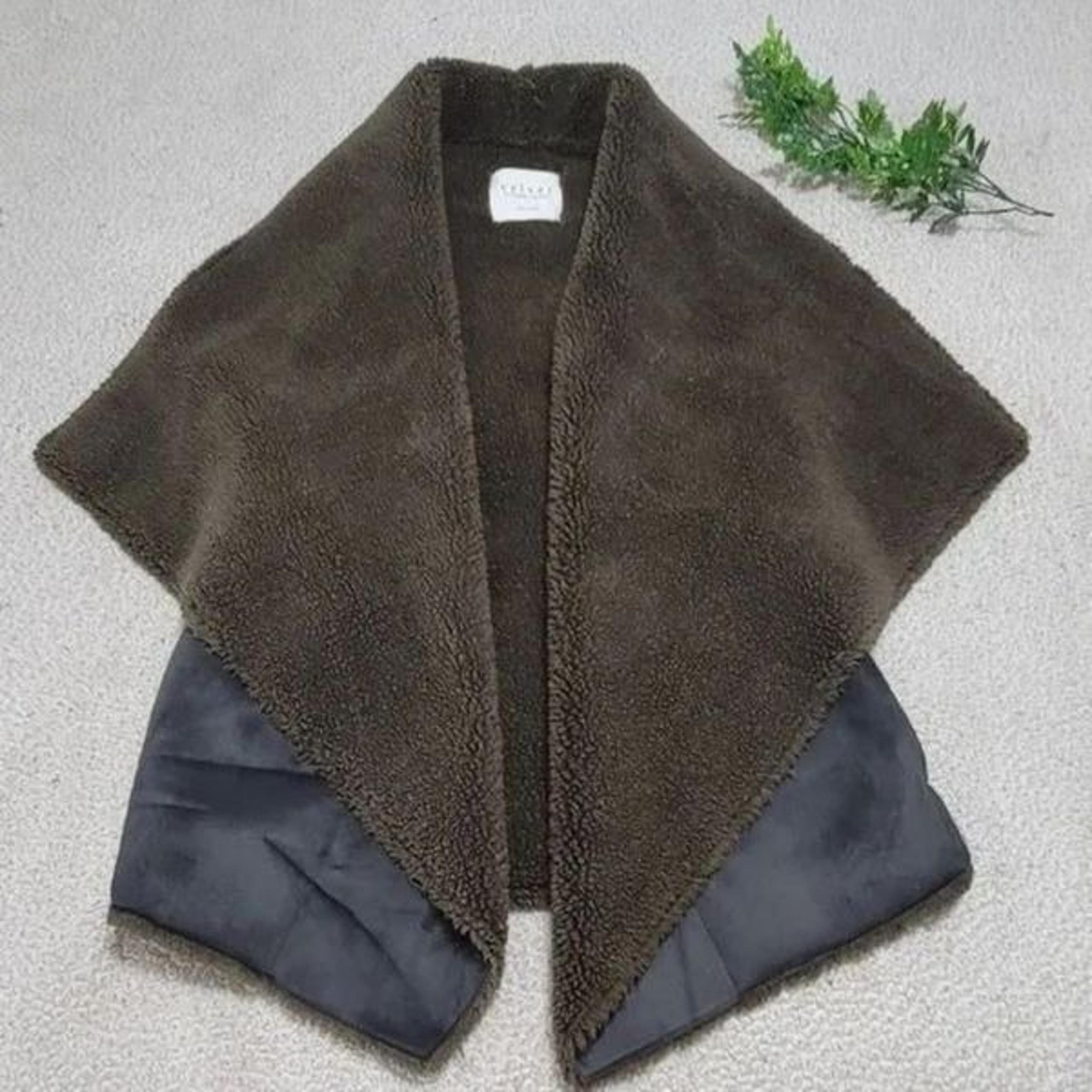 Velvet by Graham & Spencer Open Front Vest sz S Faux Suede