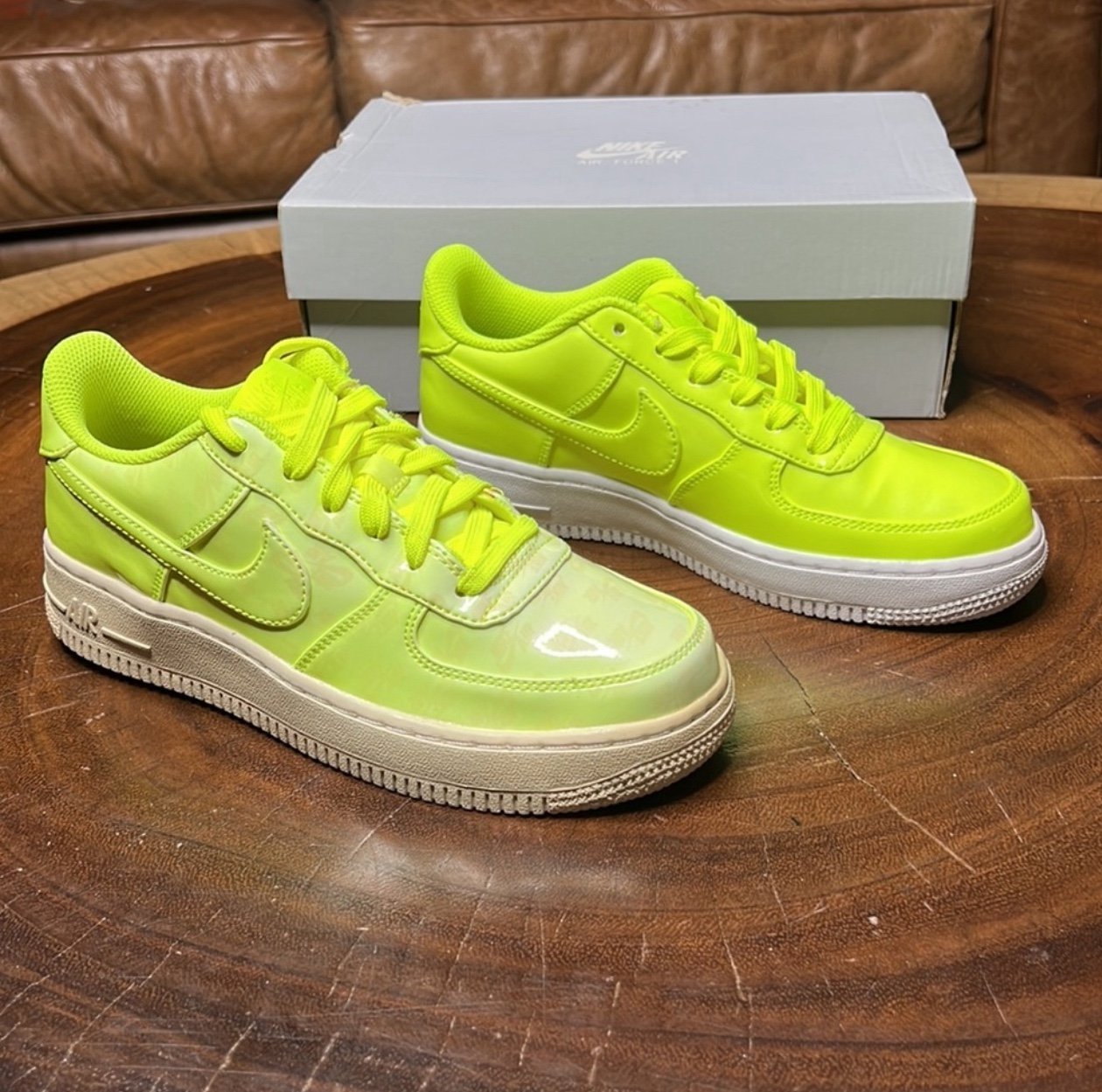 96: Nike: Air Force 1 LV8 UV (GS)