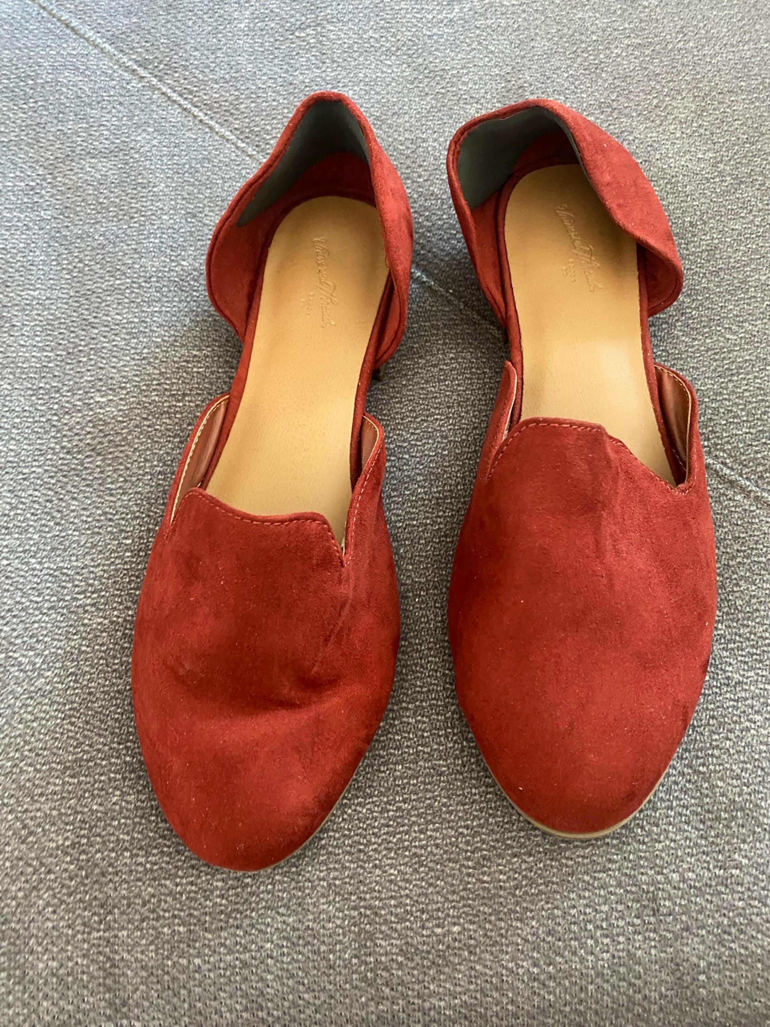 Universal Threads Flats