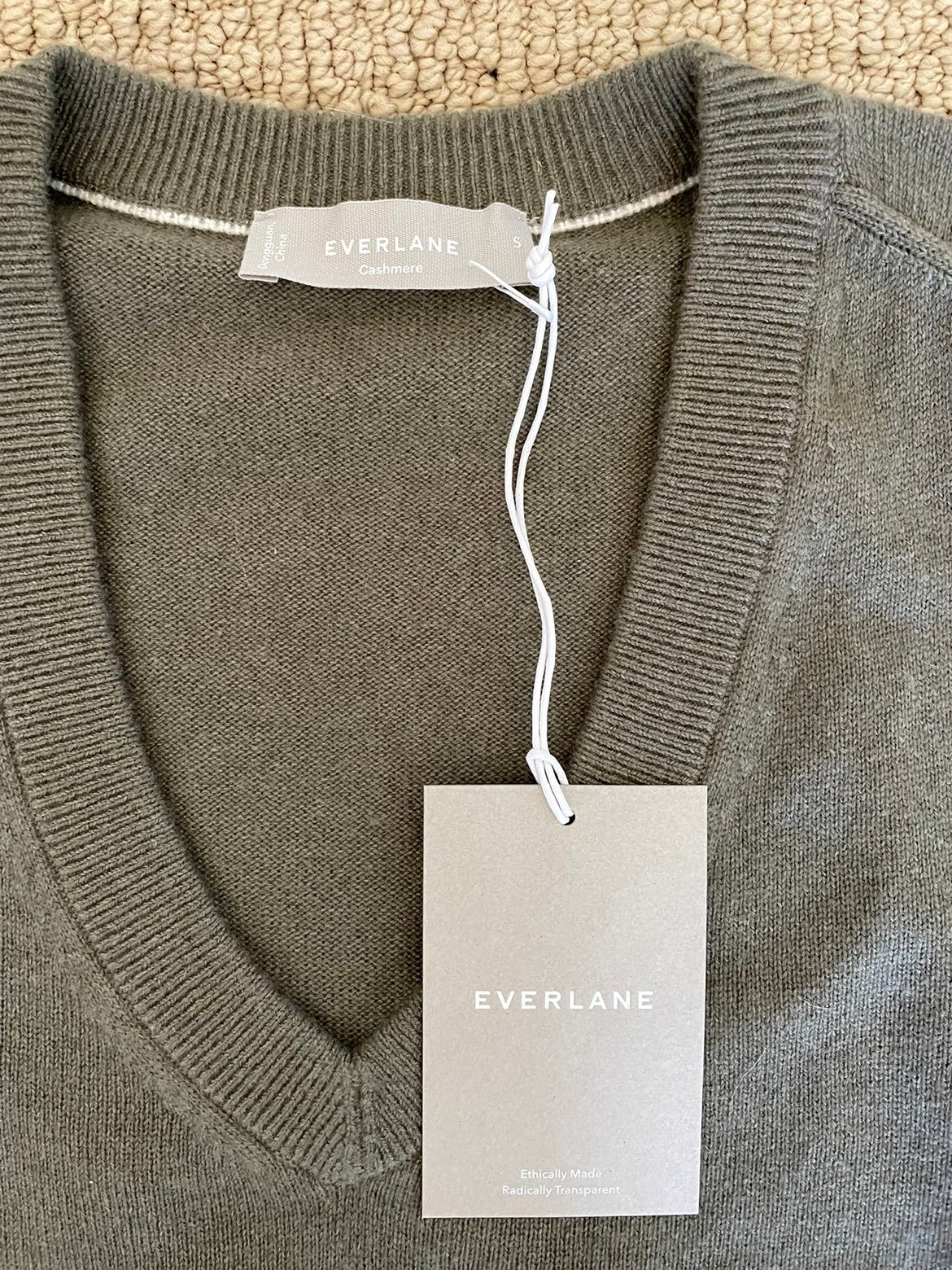 Everlane Cashmere V-Neck Small/ Kalamata