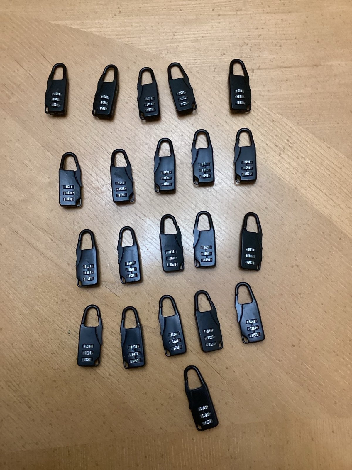 Set a 21 black combination padlocks