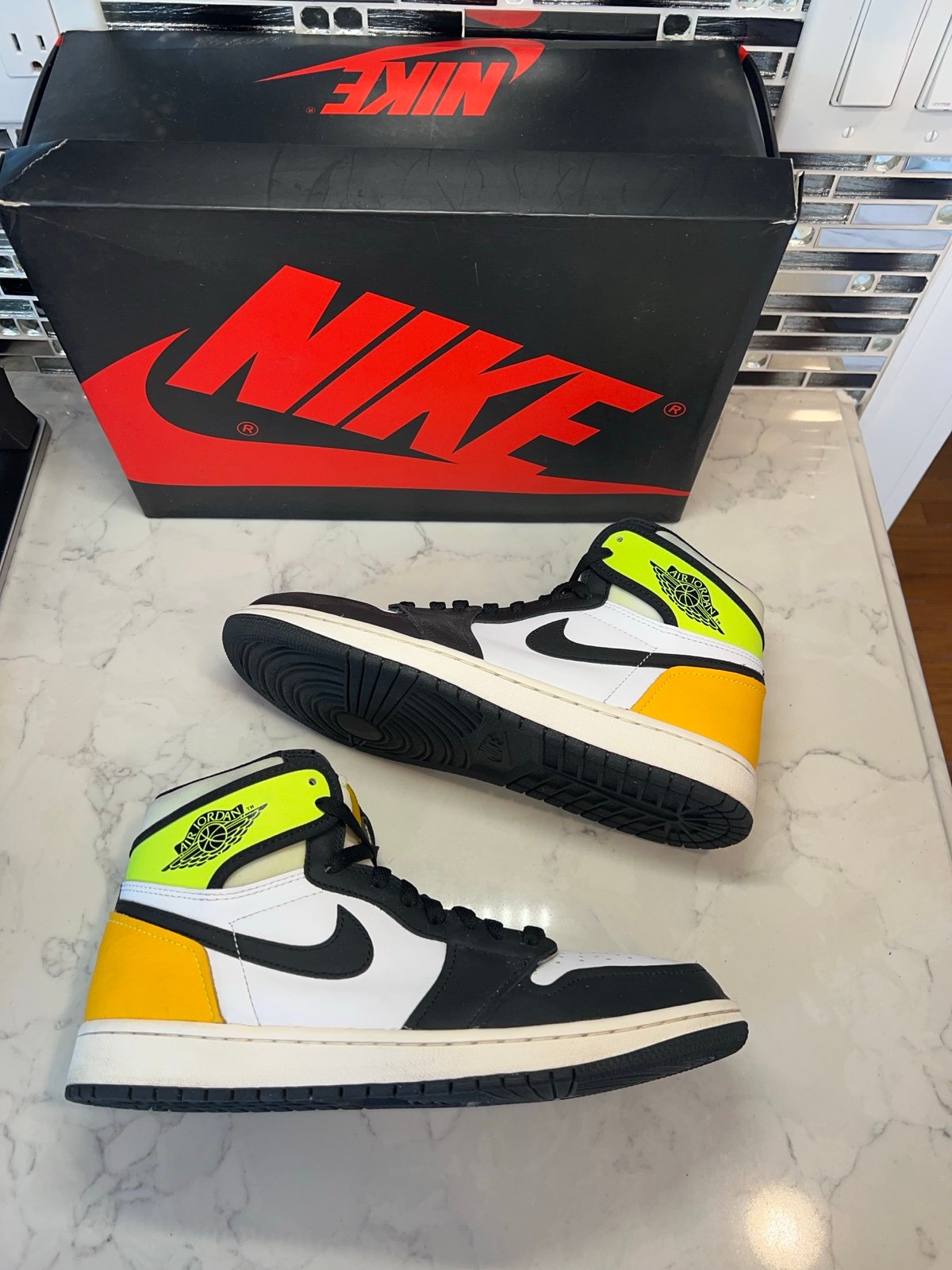 Air Jordan 1 Volt