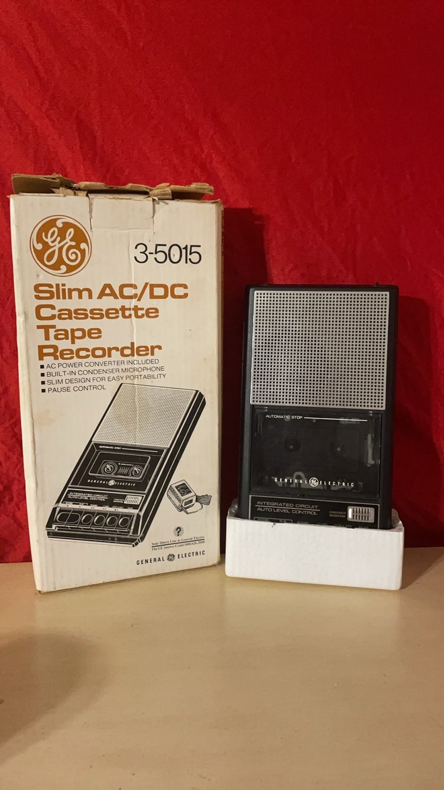 Vintage GE 3-5015 AC/DC cassette tape recorder