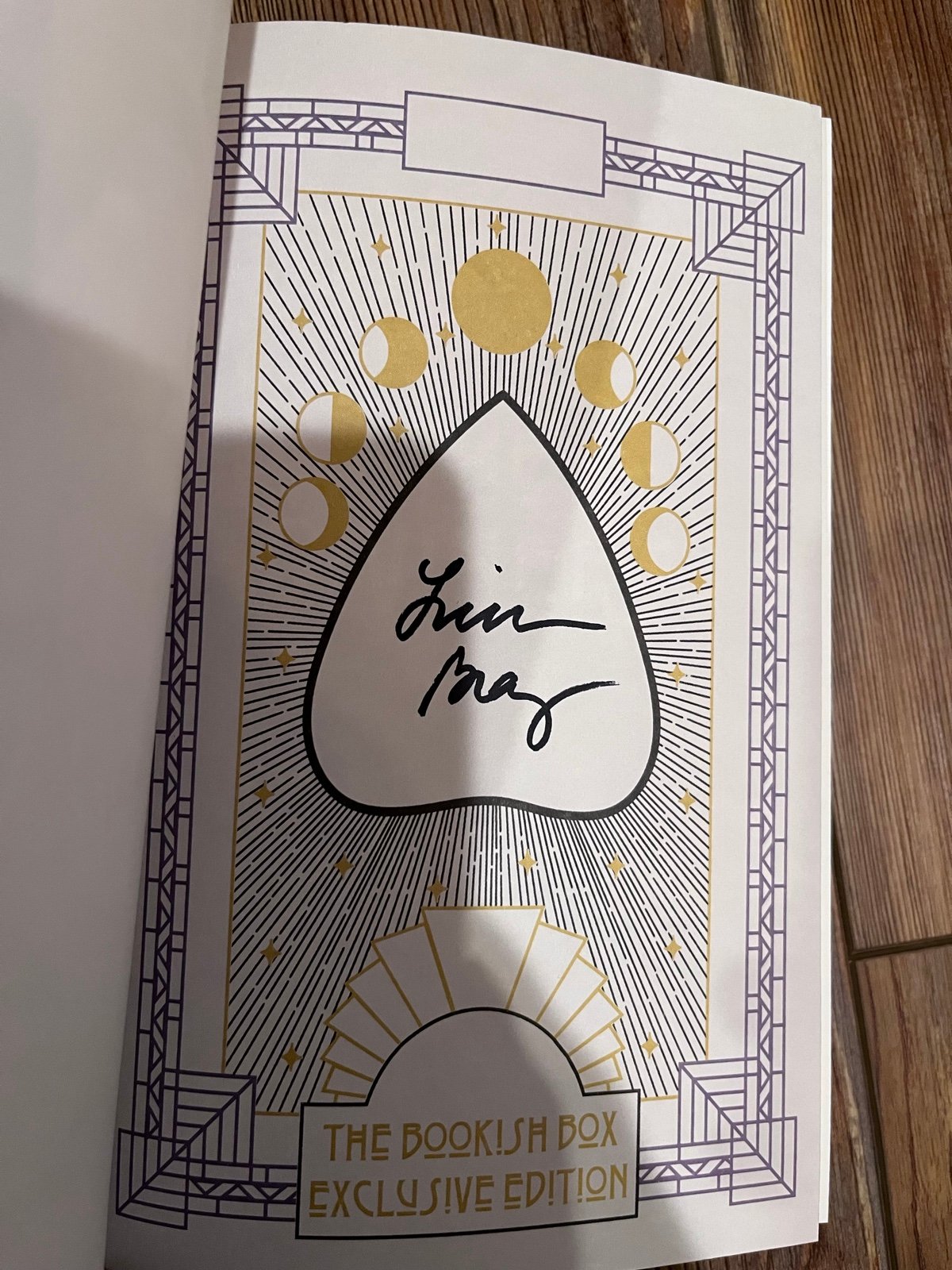 世界有名な The Diviners Box Bookish Series 洋書