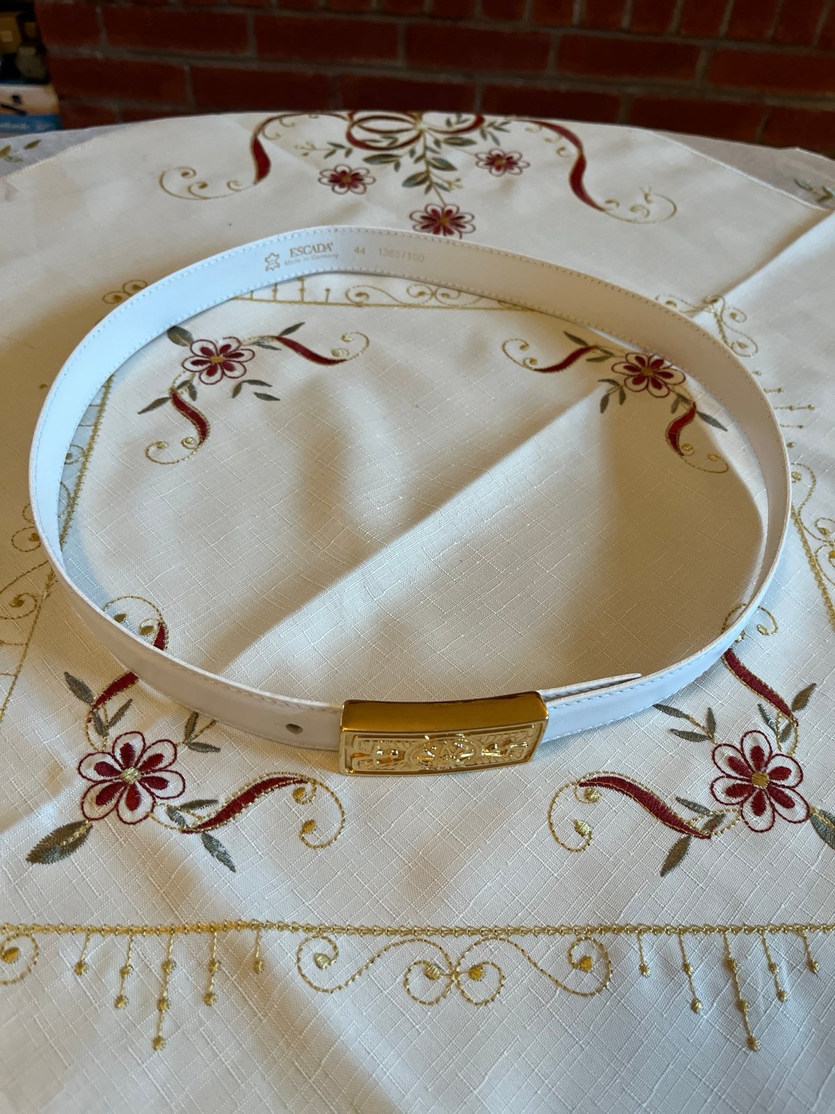 Women’s White Leather Escada Belt with golden buckle