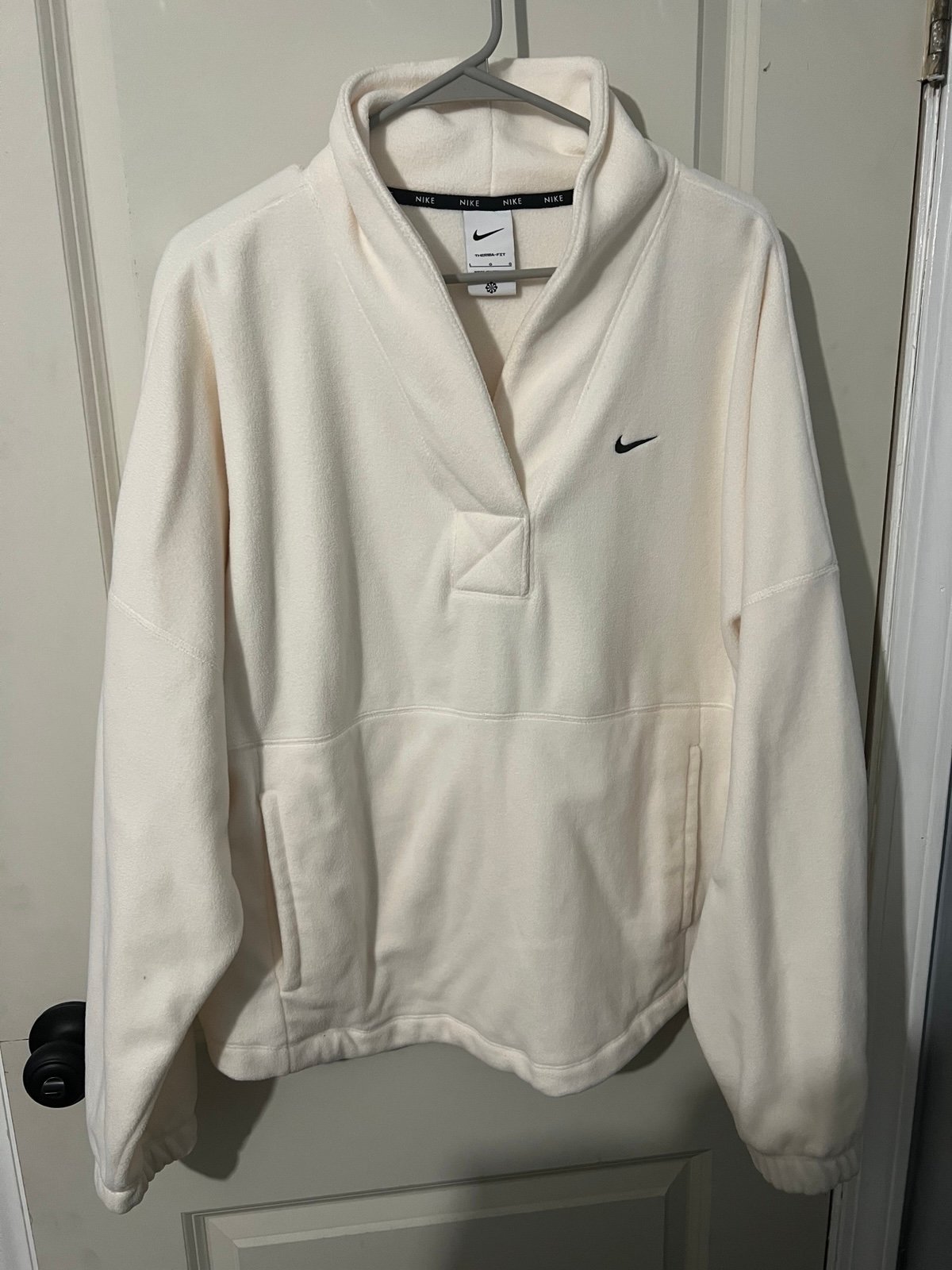 Nike therma-fit sweatshirt and sweatpants set