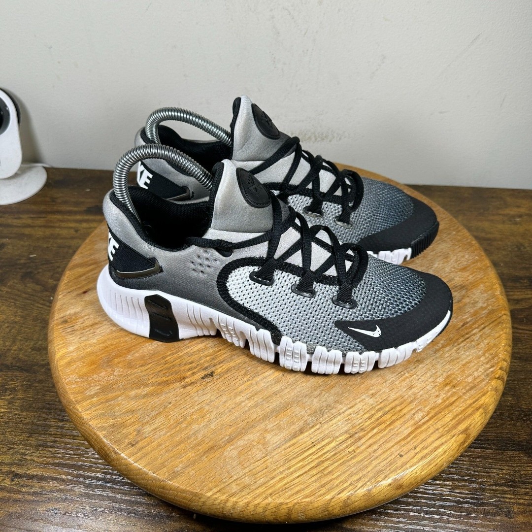 Nike Free Metcon 4 White Black Running Shoes Women's Size 7.5 DJ3071-101