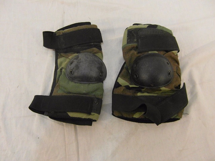 BIJAN's PROTECTIVE EQUIPMENT WOODLAND CAMO MEDIUM ELBOW PADS NM 32433