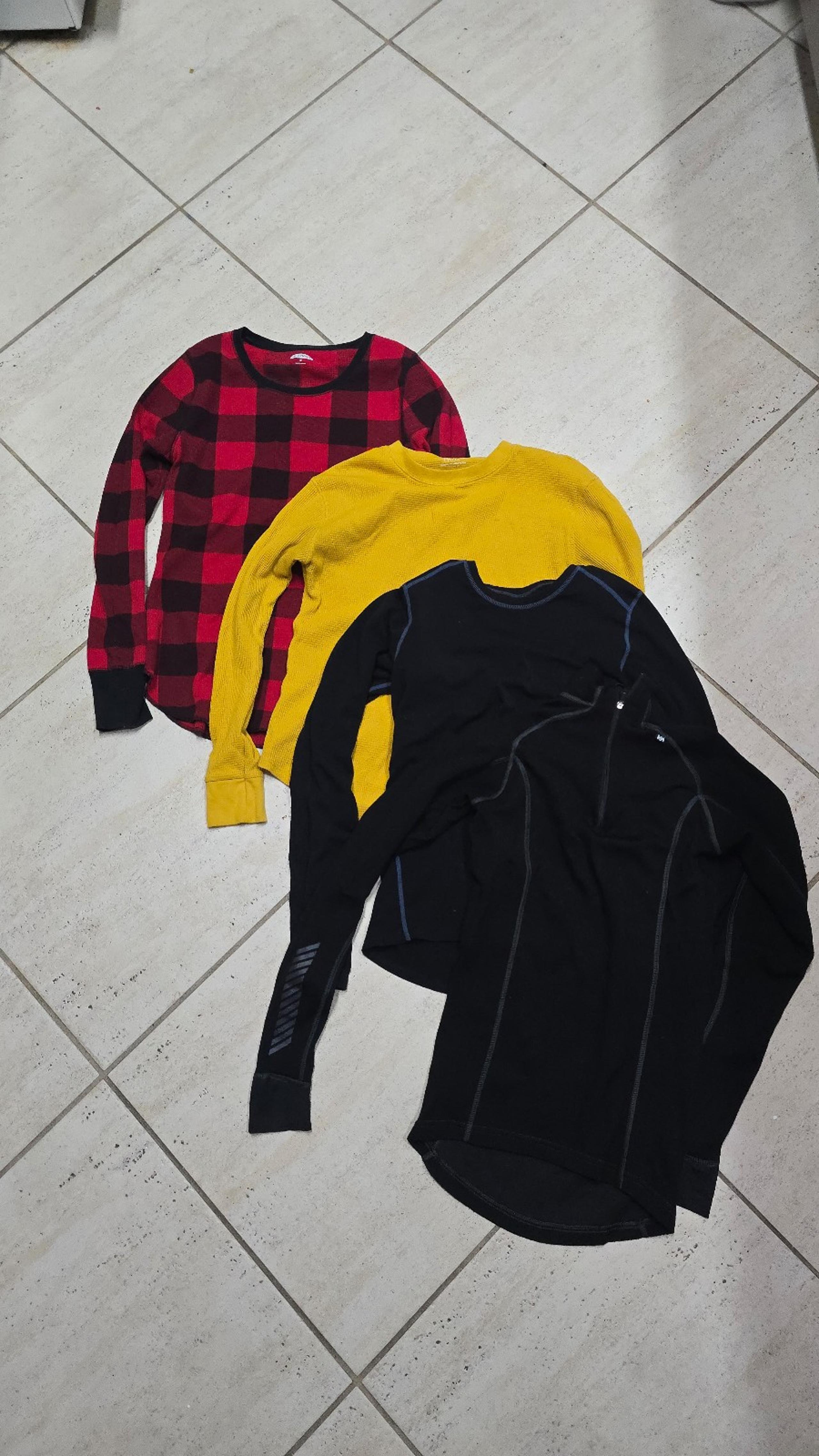 Warm bundle of 4 long sleeves. Old Navy red plaid, HH small size, hot Chillys