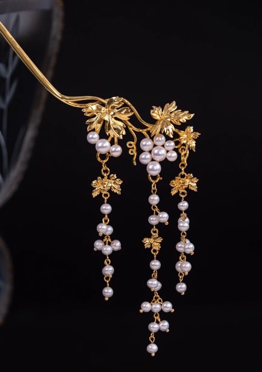 SilveSilver gold-plated natural pearl grape tassel hairpin, swaying step by step