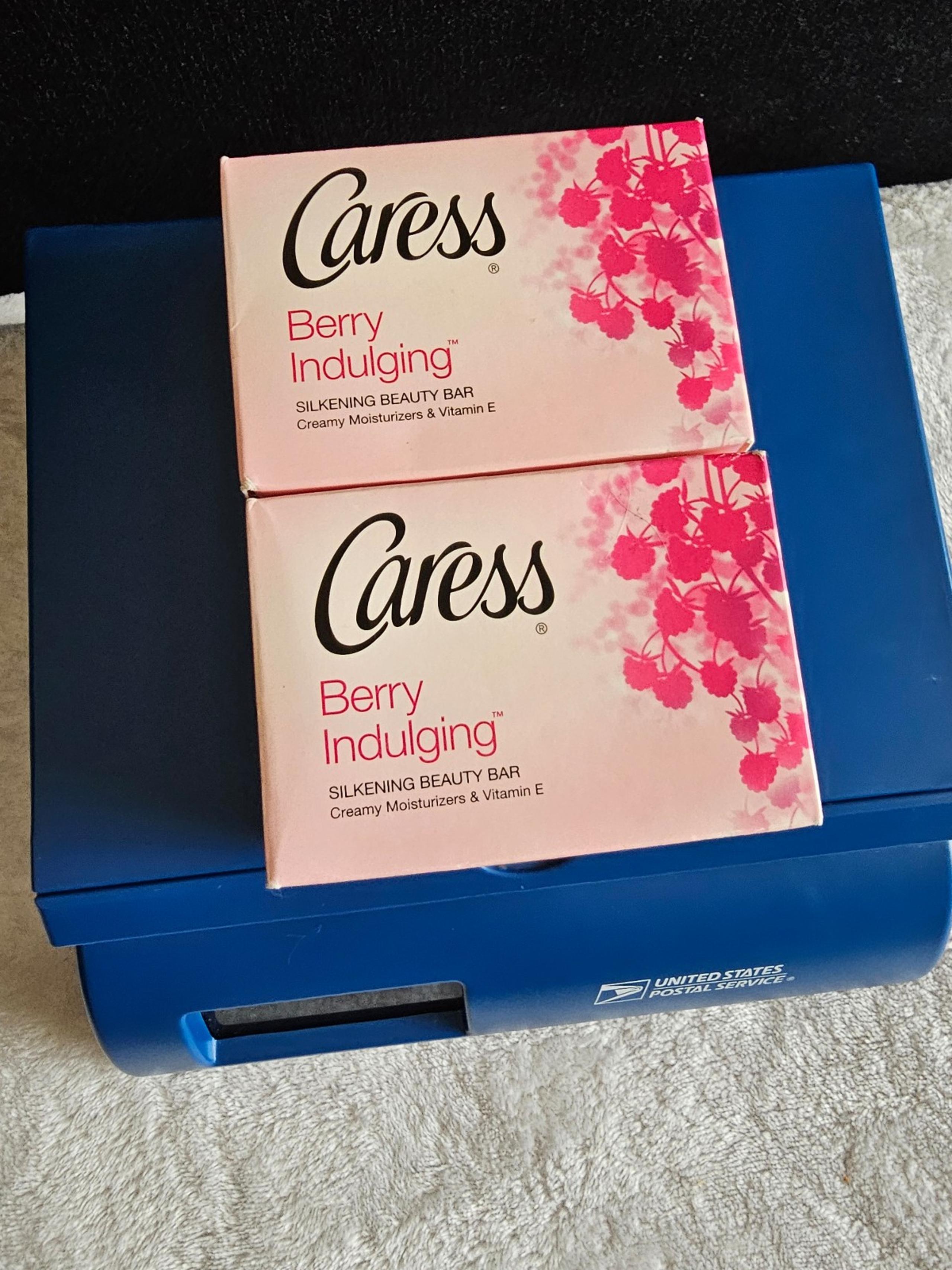 Caress Berry Indulging Moisturizing Beauty Bar lot of 2