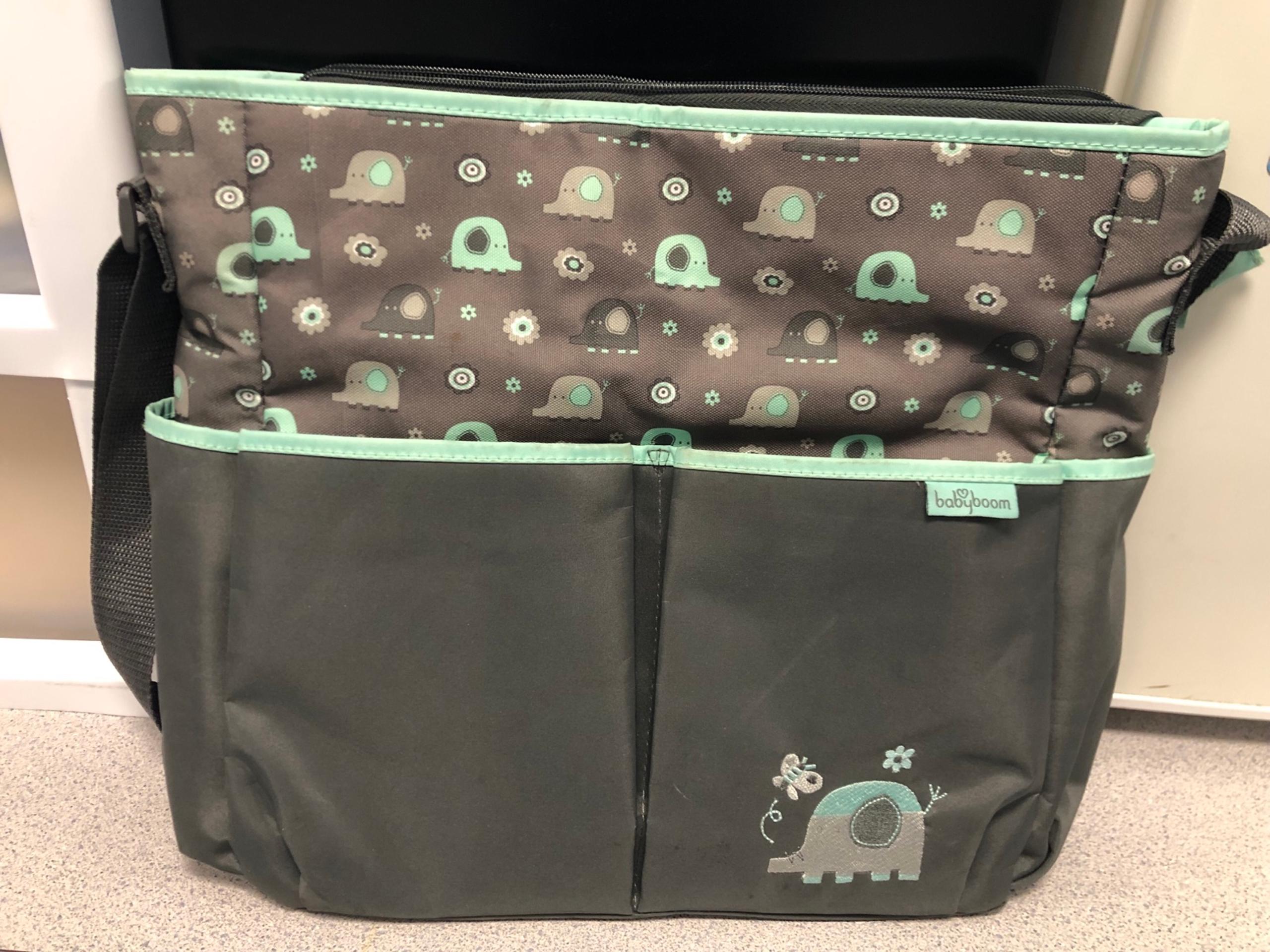 Like NEW! Baby Boom Gray w/ Light Green Lining & Trim. Chang. Pad & Shoulder Str