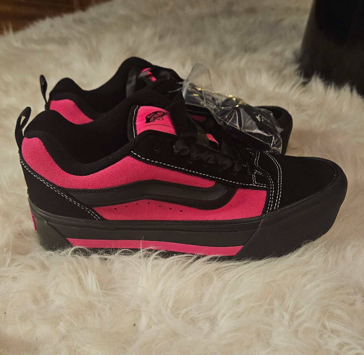 VANS KNU STACK VINTAGE SATIN ' BLACK/ PINK' WMN'S SZ 8